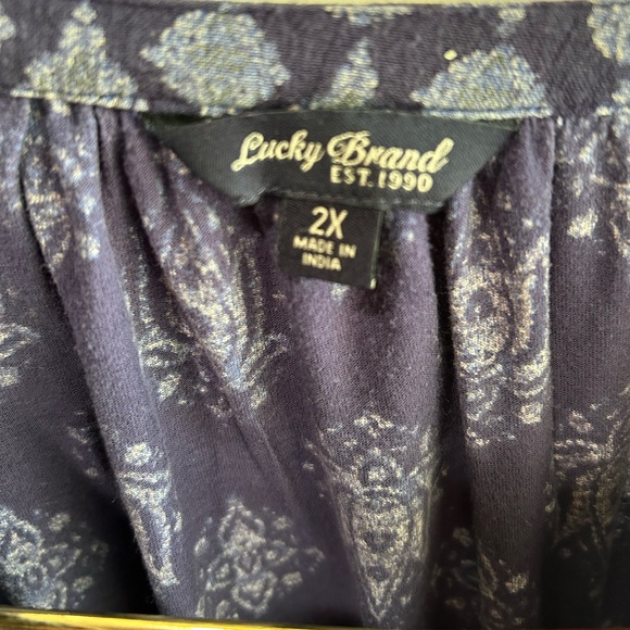 Lucky Brand Geometric Flowy Top - Picture 4 of 4